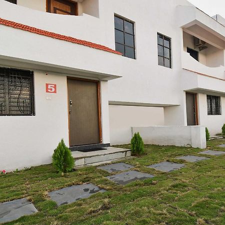 Spot On Carnival Resorts Raipur  Exterior photo
