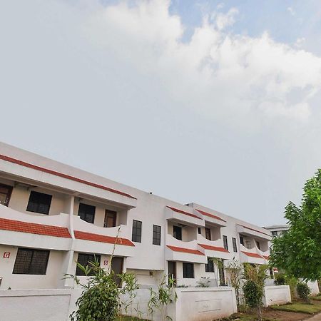 Spot On Carnival Resorts Raipur  Exterior photo