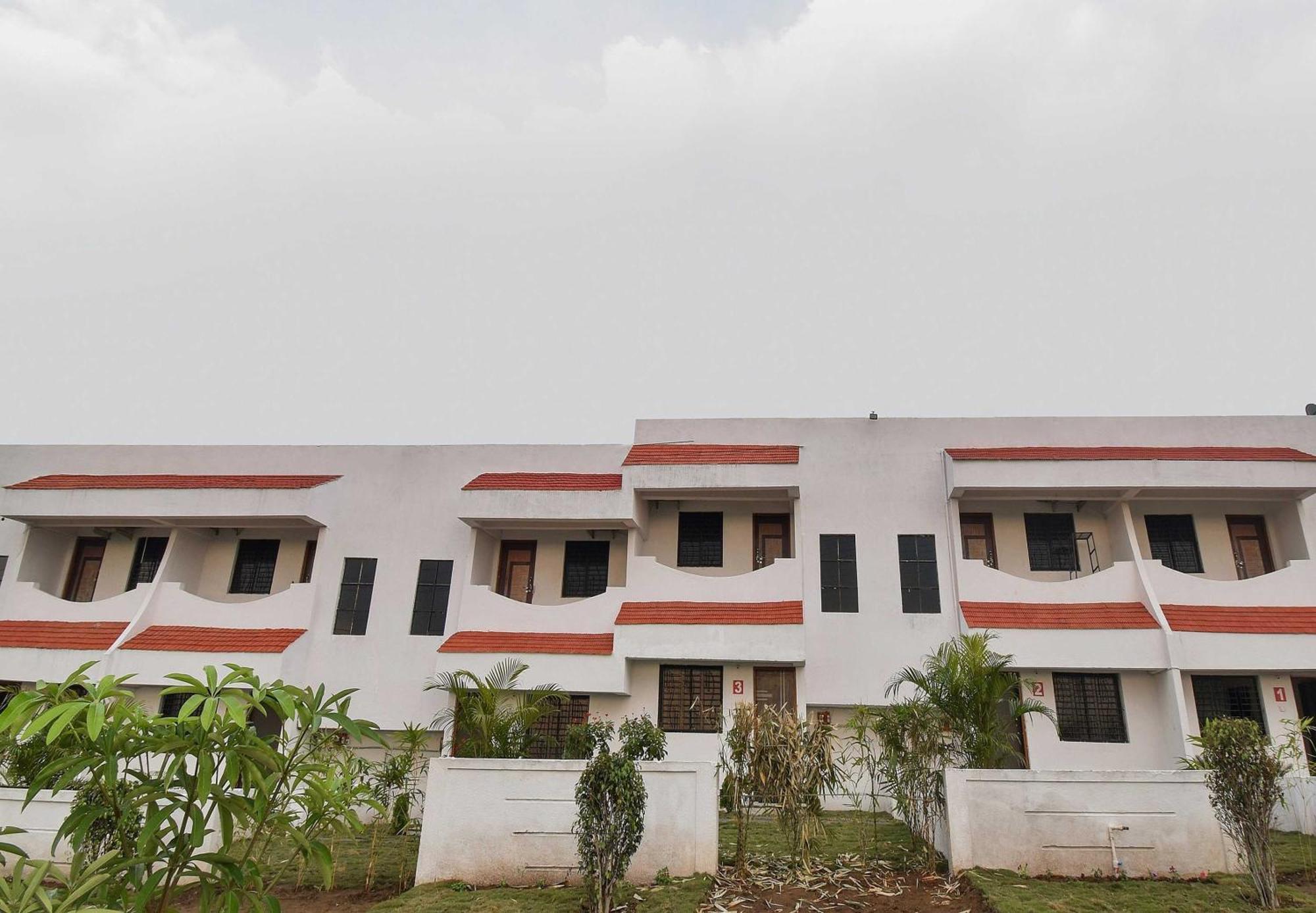 Spot On Carnival Resorts Raipur  Exterior photo